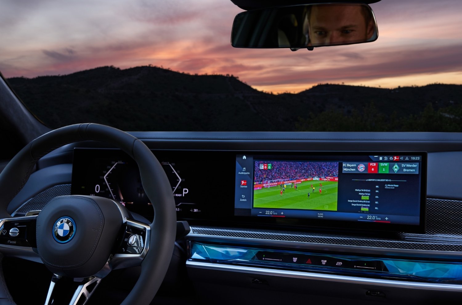 Футбол на мультимедийной системе BMW 7 серии